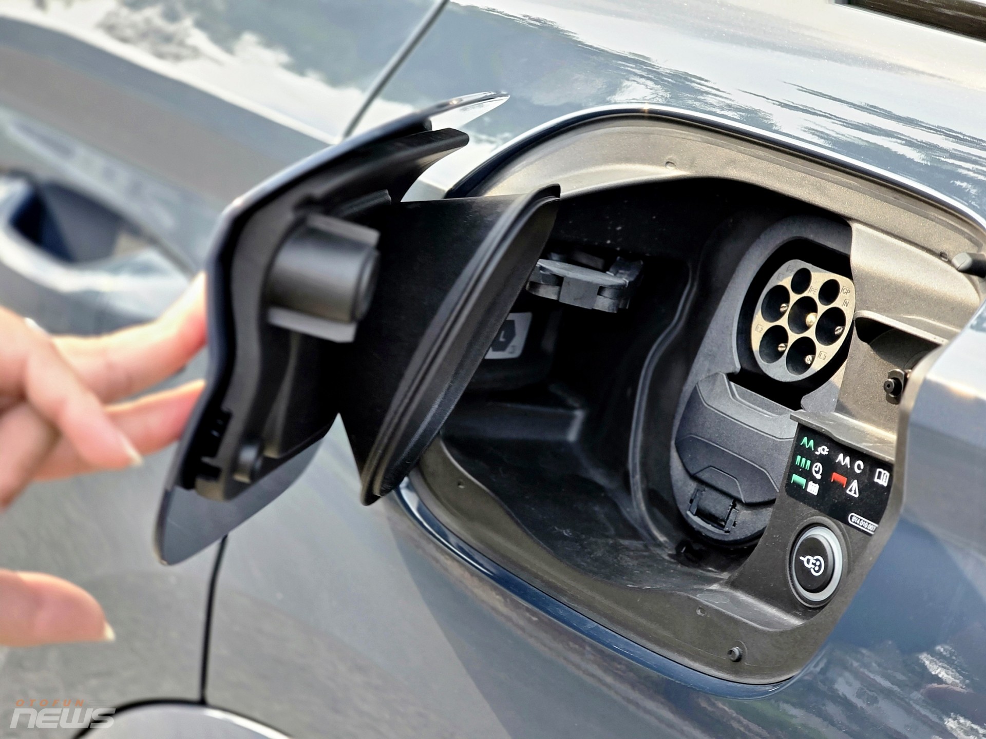 Cận cảnh Audi Q6 e tron giá 3,19 tỷ đồng