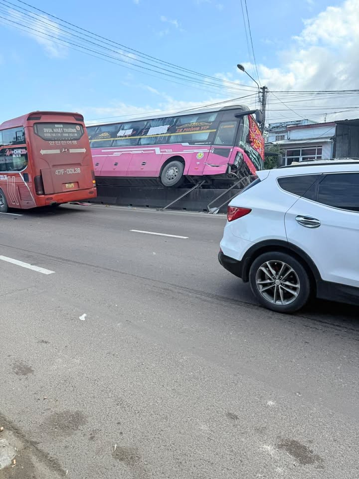 Tổng hợp tin tức tai nạn giao thông mới nhất ngày hôm nay 12/2/2026 Tổng hợp tin tức tai nạn giao thông mới nhất ngày hôm nay 12/2/2026