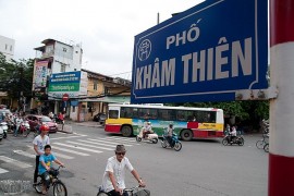 Thí điểm cấm xe taxi lưu thông trên phố Khâm Thiên từ 14/2