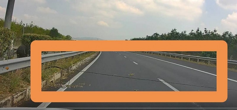 Tài xế tố dây cáp chăng ngang cao tốc Long Thành - Dầu Giây cắt vào đầu xe Tài xế tố dây cáp chăng ngang cao tốc Long Thành - Dầu Giây cắt vào đầu xe