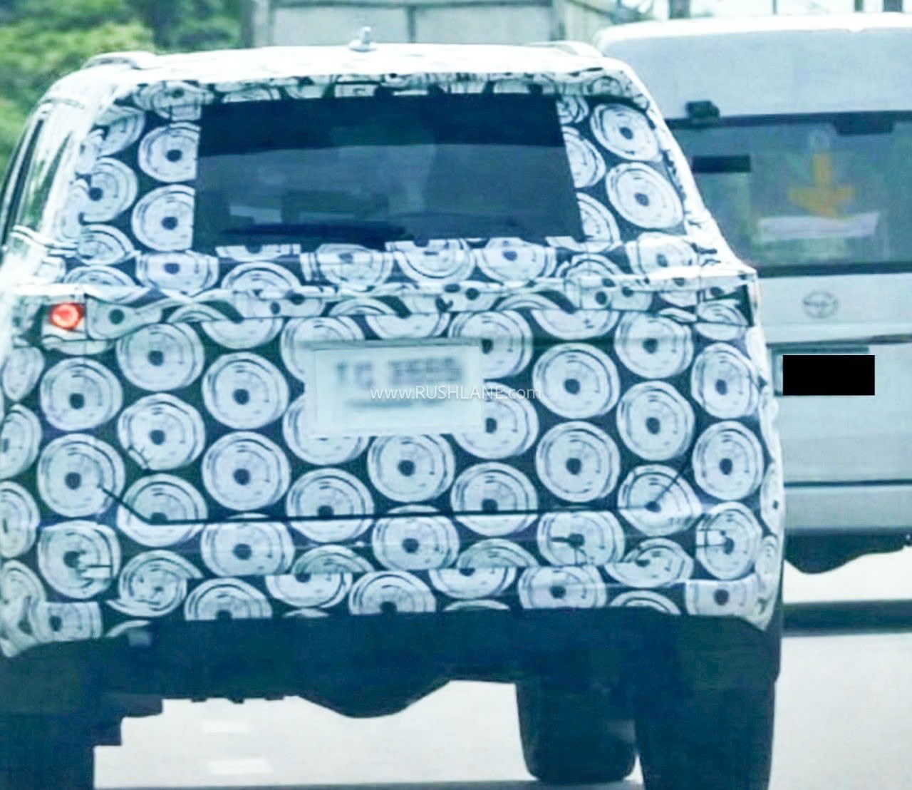 Toyota Fortuner 2026 lộ ảnh chạy thử, thiết kế vuông vức lột xác, giống Hilux mới Toyota Fortuner 2026 lộ ảnh chạy thử, thiết kế vuông vức lột xác, giống Hilux mới
