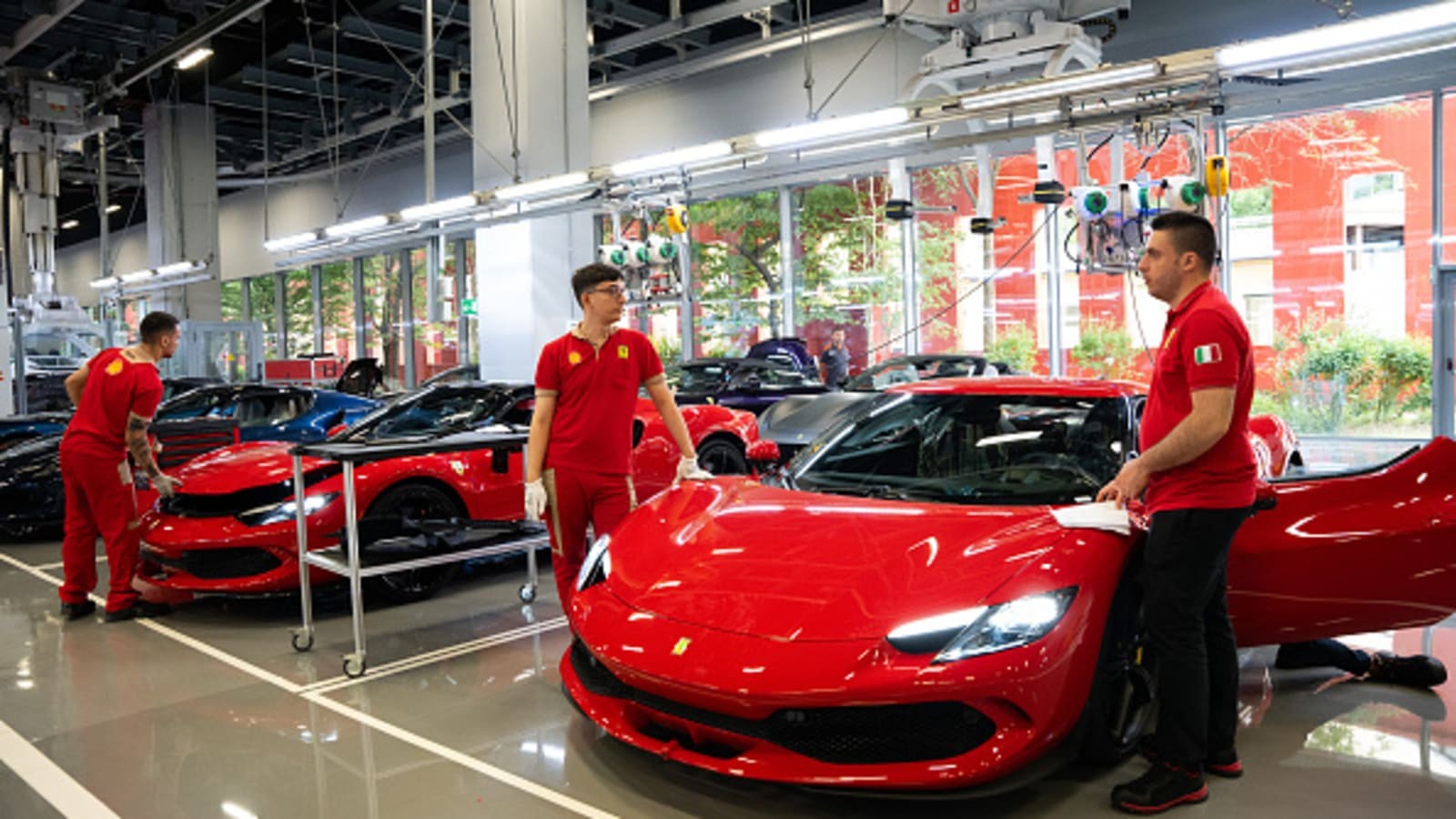 Nhờ thành công năm 2025, mỗi nhân viên Ferrari bỏ túi khoản thưởng tới 455 triệu đồng Nhờ thành công năm 2025, mỗi nhân viên Ferrari bỏ túi khoản thưởng tới 455 triệu đồng