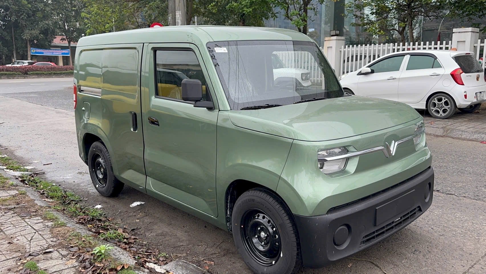 Lô xe VinFast EC Van với cửa lùa bên hông đầu tiên xuất hiện tại Việt Nam Lô xe VinFast EC Van với cửa lùa bên hông đầu tiên xuất hiện tại Việt Nam