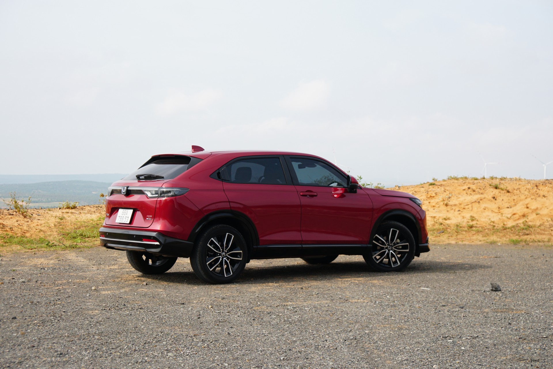 Honda Việt Nam giảm giá xe hybrid đầu tiên, giá HR-V e:HEV RS vẫn ở mức cao Phía sau của Honda HR-V e:HEV RS