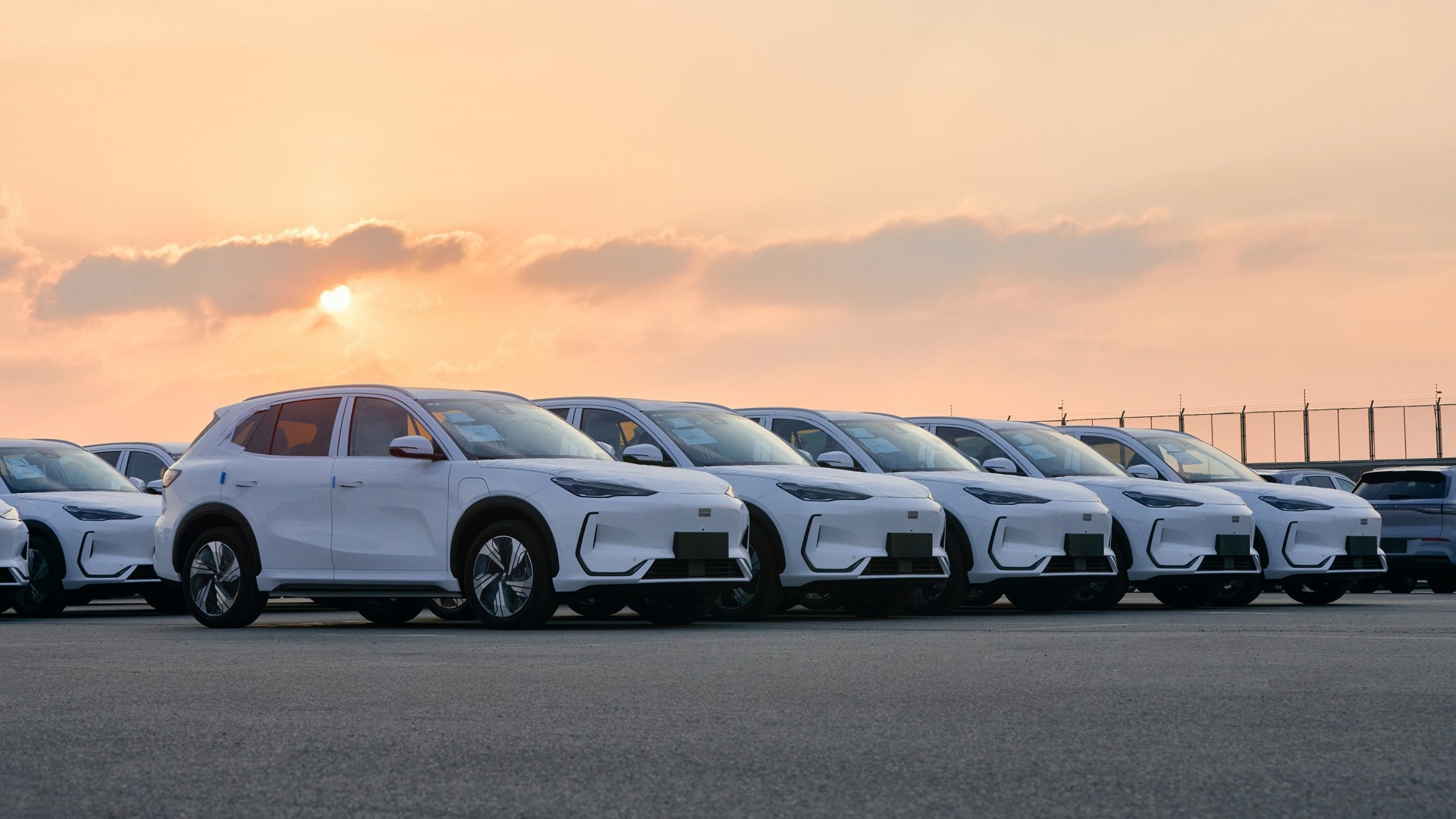 10 nhà sản xuất ô tô lớn nhất thế giới năm 2025 Geely là nhà sản xuất xe Trung Quốc đã nhảy hai bậc trên bảng xếp hạng nhờ một năm 2025 rất thành công