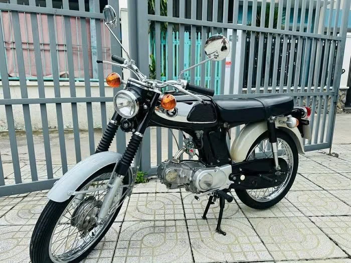 Honda 67 đời 1967 nguyên bản tại Gia Lai giá 2,2 tỷ đồng gây sốt Honda 67 đời 1967 nguyên bản tại Gia Lai giá 2,2 tỷ đồng gây sốt