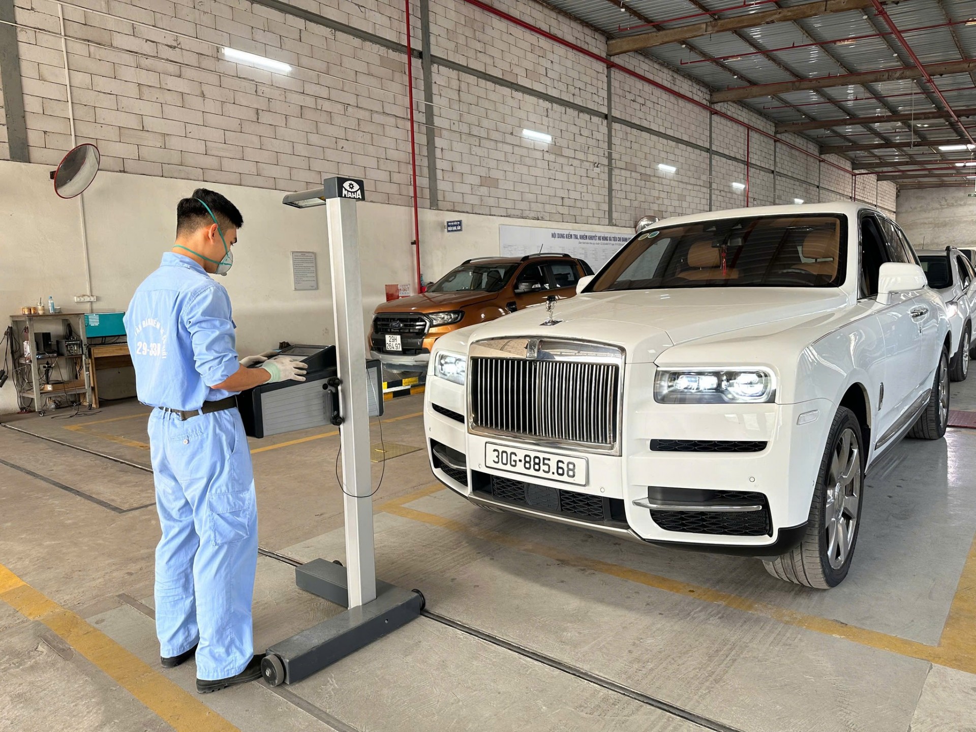 Đạp hết ga khi đăng kiểm theo quy trình mới từ 1/3 có làm hại xe, hư hỏng động cơ? đạp hết ga khi đăng kiểm có sao không