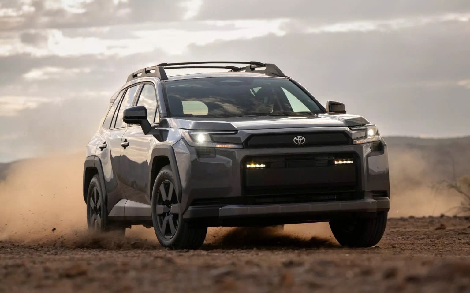 Toyota RAV4 sắp về Đông Nam Á được nhiều chờ đón do đang có giá rẻ hơn trước, dù thông số mạnh hơn Toyota RAV4 sắp về Đông Nam Á được nhiều chờ đón do đang có giá rẻ hơn trước, dù thông số mạnh hơn