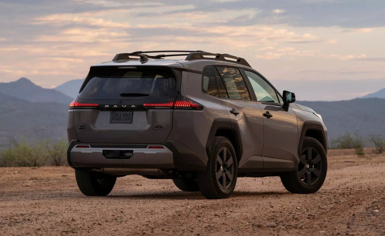Toyota RAV4 sắp về Đông Nam Á được nhiều chờ đón do đang có giá rẻ hơn trước, dù thông số mạnh hơn Toyota RAV4 sắp về Đông Nam Á được nhiều chờ đón do đang có giá rẻ hơn trước, dù thông số mạnh hơn