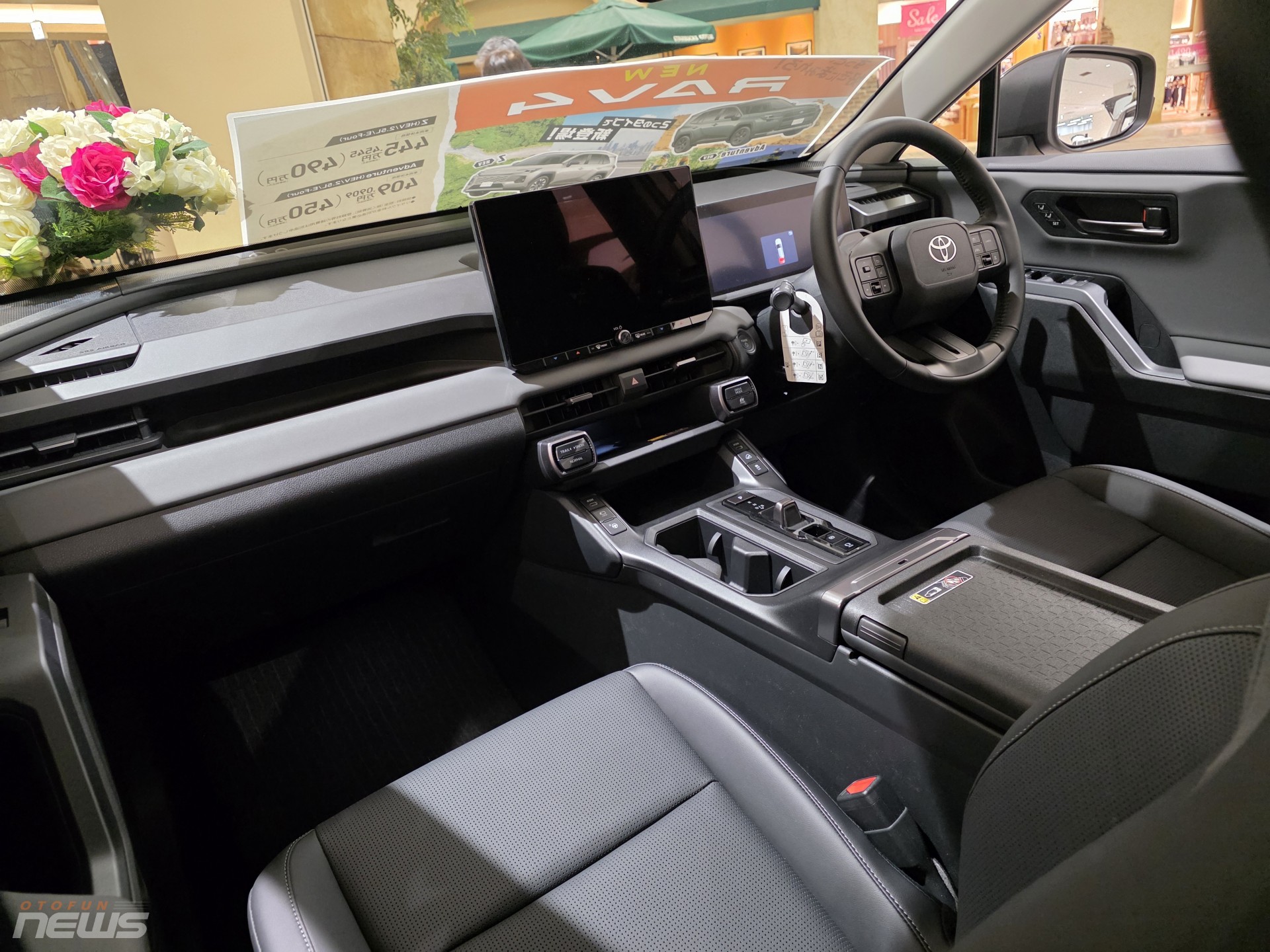 Toyota RAV4 2026 cháy hàng tại Nhật, xe lướt đã đội giá 1 triệu yên Toyota RAV4 2026 cháy hàng tại Nhật, xe lướt đã đội giá 1 triệu yên
