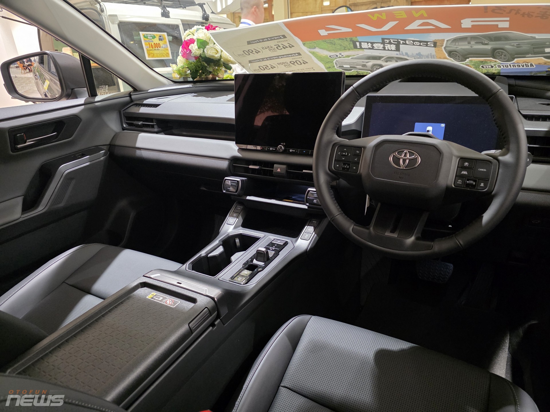 Toyota RAV4 2026 cháy hàng tại Nhật, xe lướt đã đội giá 1 triệu yên Toyota RAV4 2026 cháy hàng tại Nhật, xe lướt đã đội giá 1 triệu yên