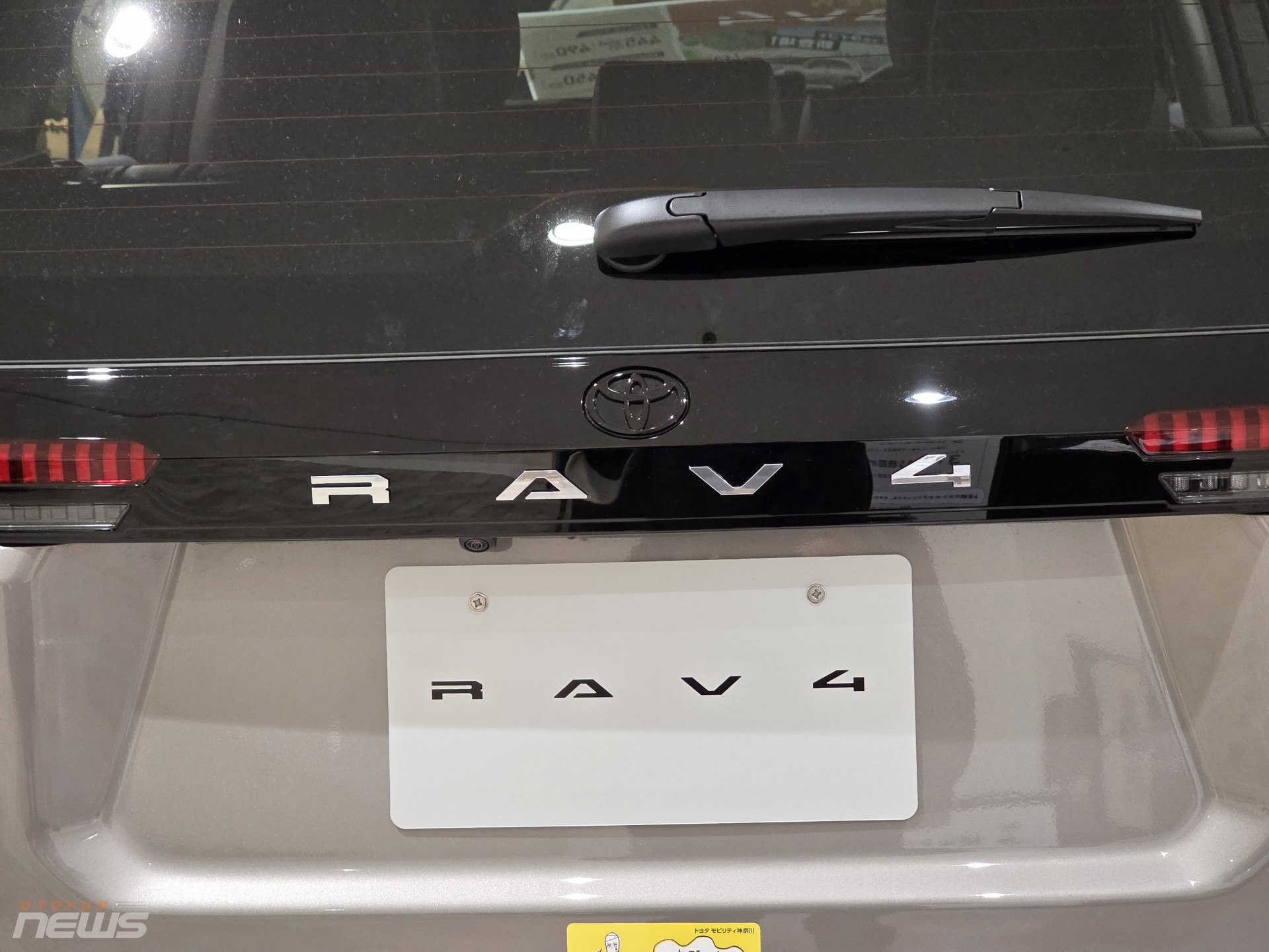 Toyota RAV4 2026 cháy hàng tại Nhật, xe lướt đã đội giá 1 triệu yên Toyota RAV4 2026 cháy hàng tại Nhật, xe lướt đã đội giá 1 triệu yên