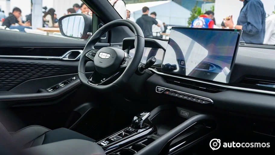 Geely Coolray facelift xuất hiện ở Hà Nội Geely Coolray facelift xuất hiện ở Hà Nội