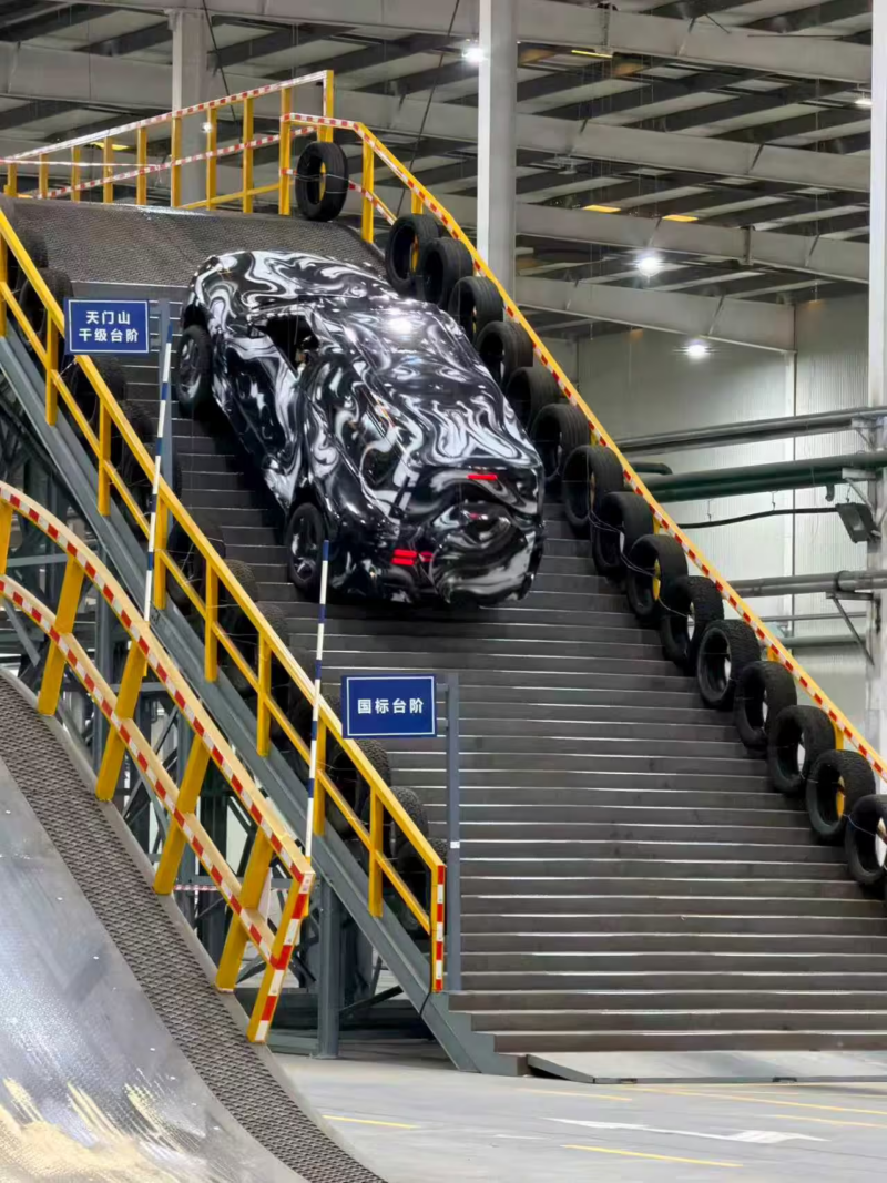 Đây là cách BYD thử nghiệm khả năng chinh phục địa hình của mẫu SUV hạng sang mới Đây là cách BYD thử nghiệm khả năng chinh phục địa hình của mẫu SUV hạng sang mới