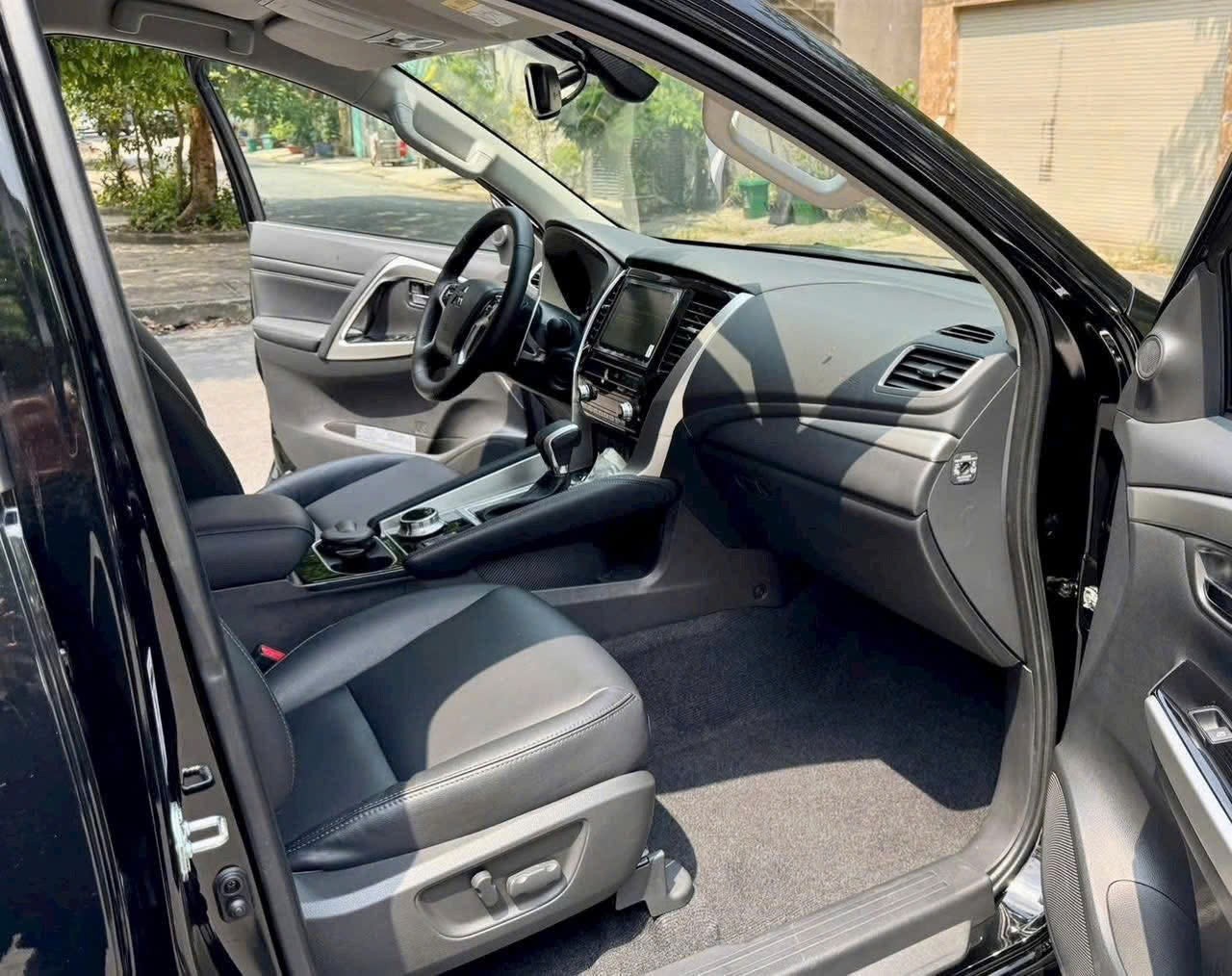 Mitsubishi Pajero Sport 2022 phủ bụi trong hầm 4 năm được rao bán với giá hơn 1,1 tỷ đồng Mitsubishi Pajero Sport 2022 phủ bụi trong hầm 4 năm được rao bán với giá hơn 1,1 tỷ đồng
