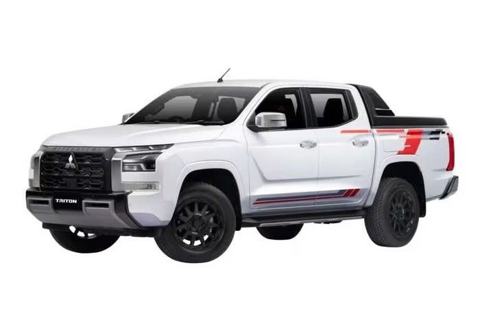 Mitsubishi Triton Championship Edition trình làng kỷ niệm chiến thắng AXCR Mitsubishi Triton Championship Edition trình làng kỷ niệm chiến thắng AXCR