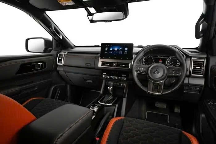 Mitsubishi Triton Championship Edition trình làng kỷ niệm chiến thắng AXCR Mitsubishi Triton Championship Edition trình làng kỷ niệm chiến thắng AXCR