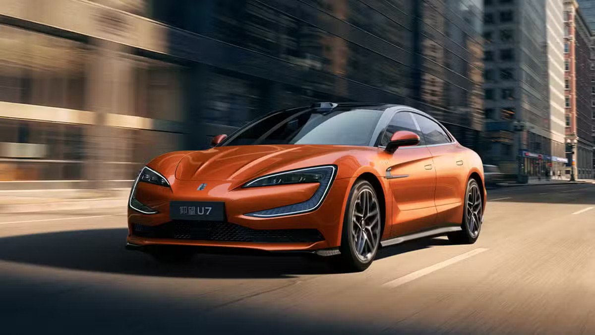 BYD Yangwang U7 - sedan điện hạng sang ra mắt với cả cấu hình PHEV và thuần điện BYD Yangwang U7 chính thức ra mắt với vai trò sedan điện hạng sang tầm giá cao ở Trung Quốc