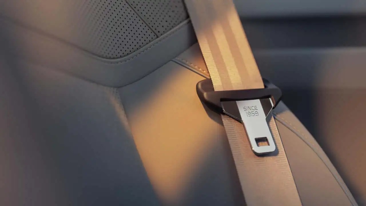Volvo chuẩn bị tung ra dây an toàn thích ứng, tự điều chỉnh theo thể trạng hành khách Dây an toàn trên xe ô tô đã ra đời cách đây 70 năm, trong đó mẫu dây ba điểm phổ biến đã xuất hiện từ năm 1959