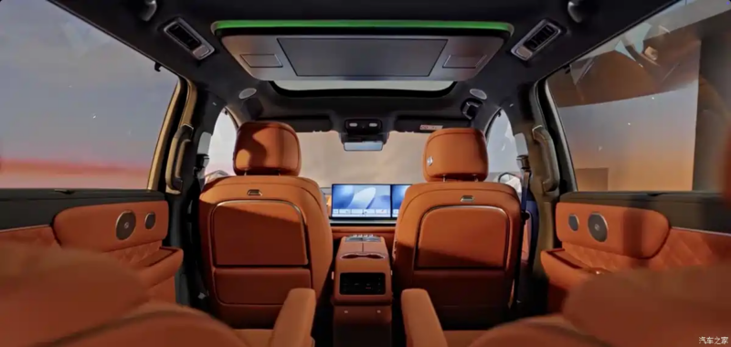 GWM Wey V9X ra mắt với định vị SUV hạng sang, cấu hình 6 chỗ kèm hệ truyền động PHEV Góc nhìn từ hàng ghế thứ hai của GWM Wey V9X