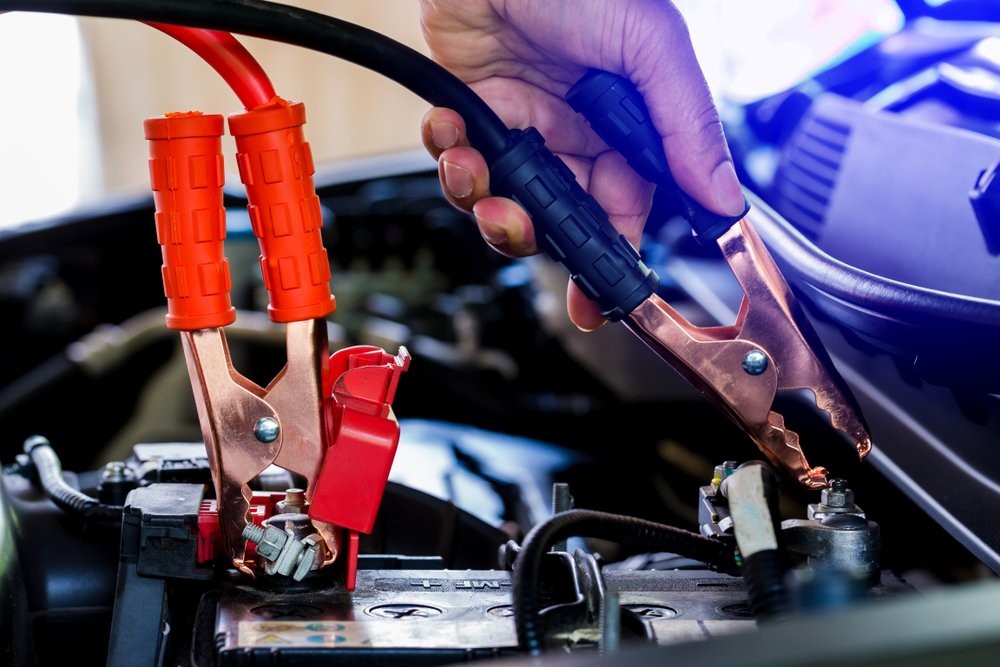 Có thể câu dây kích bình ắc quy 12V của xe điện không? Các bước thực hiện an toàn Trên xe điện hiện đại vẫn có sự hiện diện của bình ắc quy 12V, vì vậy biết cách kích nổ là điều cần thiết với mọi người sử dụng xe