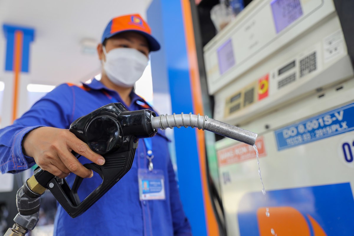 Giá xăng dầu trong nước đồng loạt giảm mạnh Giá xăng dầu trong nước đồng loạt giảm mạnh