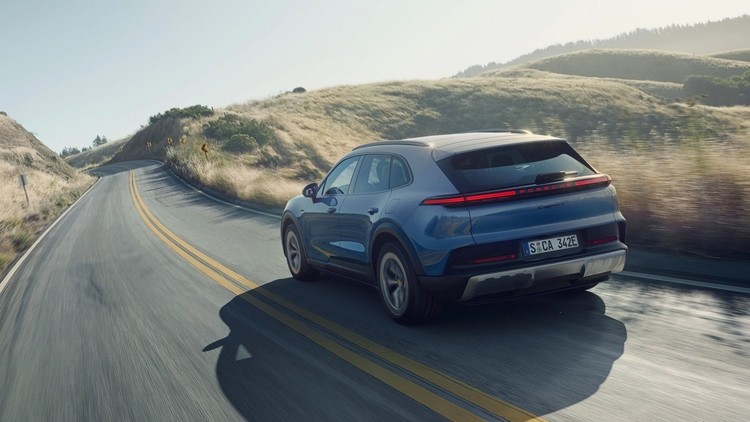SUV điện Porsche Cayenne S Electric có gì: 657 mã lực, sạc siêu nhanh 16 phút SUV điện Porsche Cayenne S Electric có gì: 657 mã lực, sạc siêu nhanh 16 phút