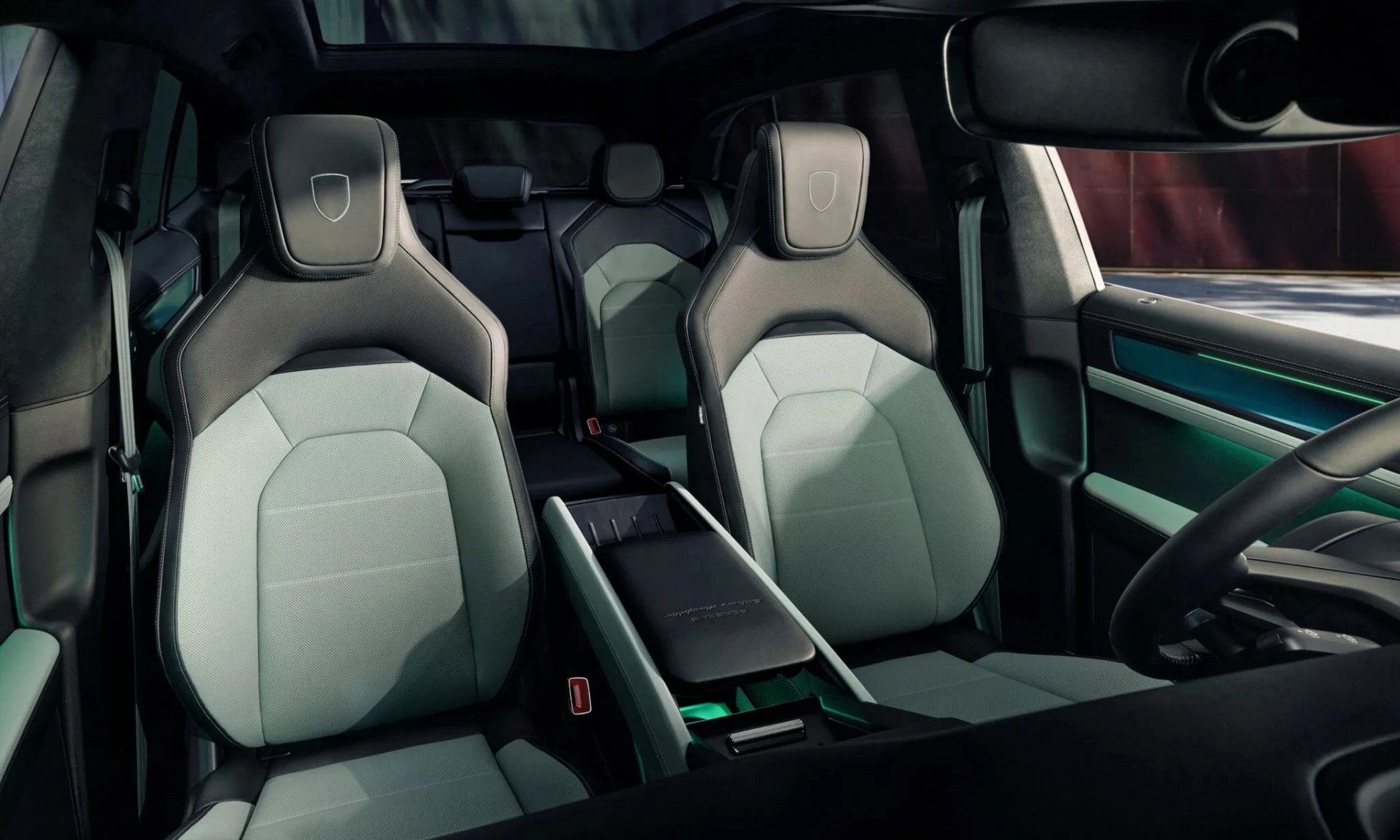 SUV điện Porsche Cayenne S Electric có gì: 657 mã lực, sạc siêu nhanh 16 phút SUV điện Porsche Cayenne S Electric có gì: 657 mã lực, sạc siêu nhanh 16 phút