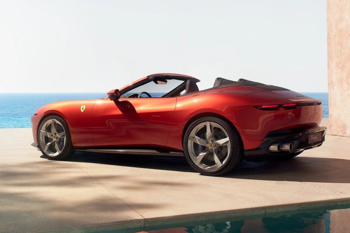Ferrari giới thiệu Amalfi Spider, siêu xe 2+2 chỗ thiên về trải nghiệm hàng ngày Ferrari giới thiệu Amalfi Spider, siêu xe 2+2 chỗ thiên về trải nghiệm hàng ngày