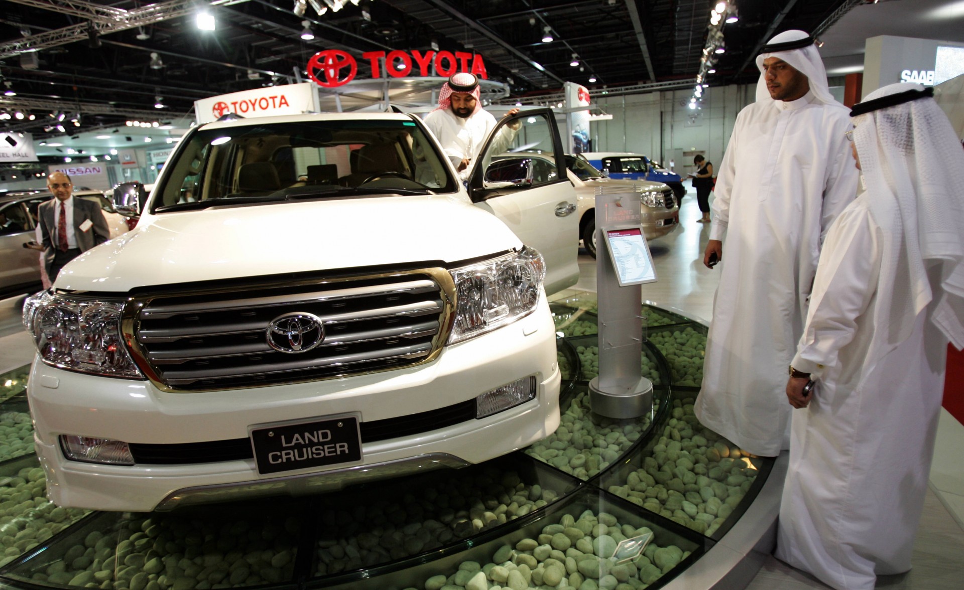 Các hãng xe Châu Á có thể sẽ trả giá nếu tình hình ở Iran kéo dài Các hãng xe Chấu Á như Toyota có thị phần rất lớn ở khu vực Trung Đông