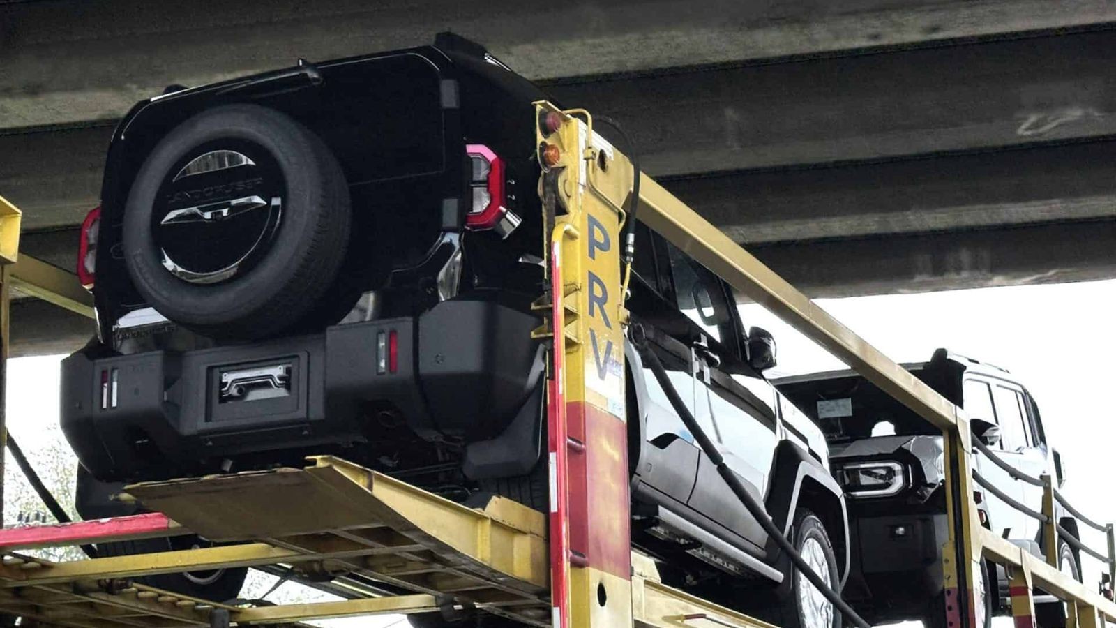 Toyota Land Cruiser FJ lộ diện trên đường phố Thái Lan Toyota Land Cruiser FJ lộ diện trên đường phố Thái Lan