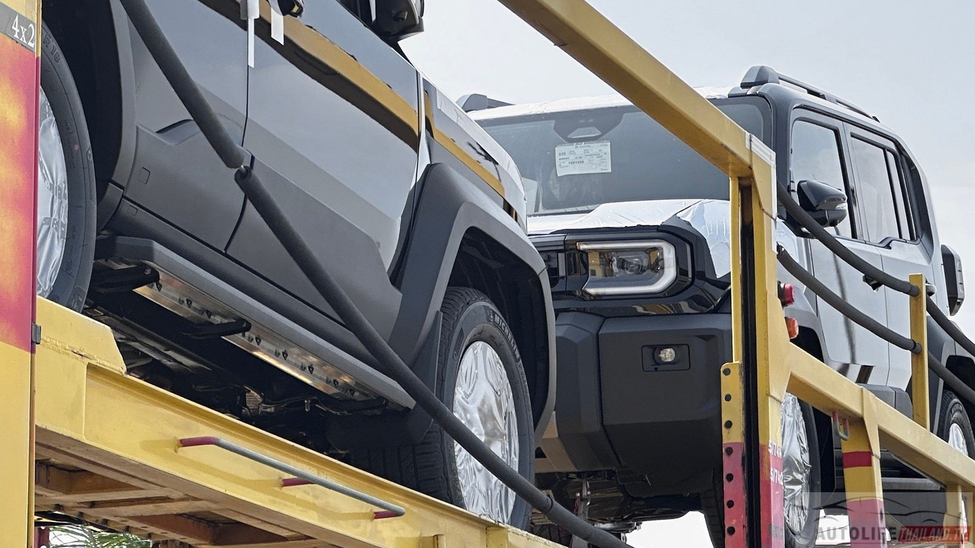 Toyota Land Cruiser FJ lộ diện trên đường phố Thái Lan Toyota Land Cruiser FJ lộ diện trên đường phố Thái Lan