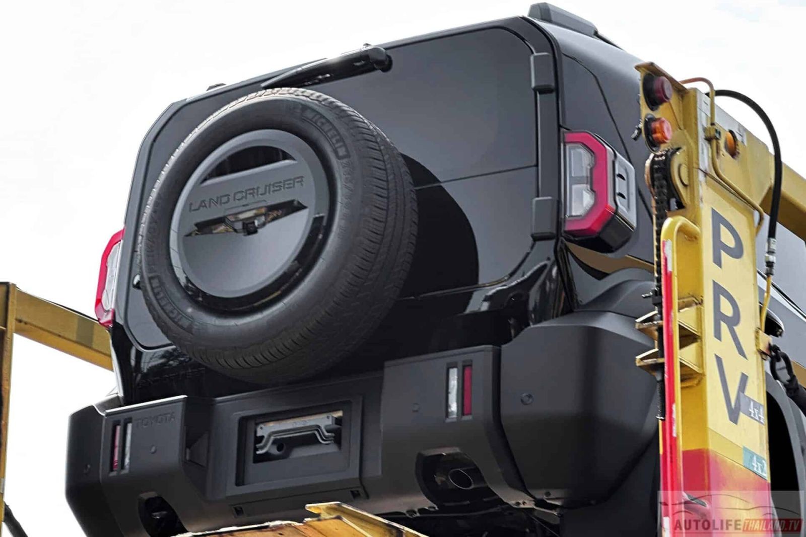 Toyota Land Cruiser FJ lộ diện trên đường phố Thái Lan Toyota Land Cruiser FJ lộ diện trên đường phố Thái Lan