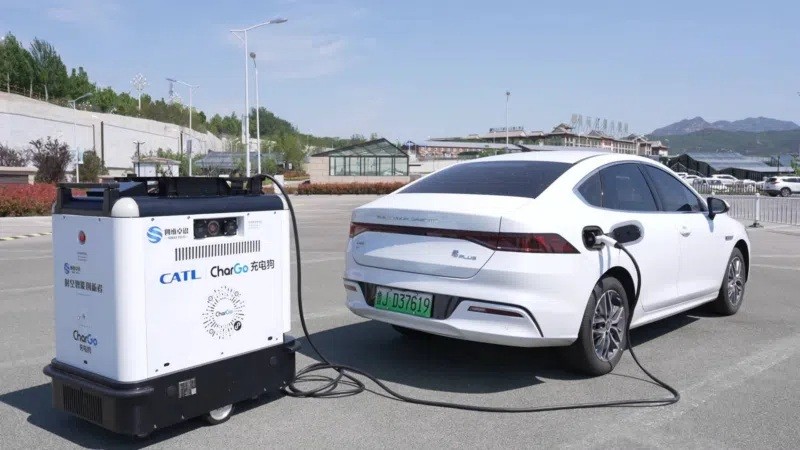 Robot sạc di động kiểu này có thể giúp tài xế giảm nỗi lo CATL cũng đang thử nghiệm thiết bị sạc di động mang tên CharGo