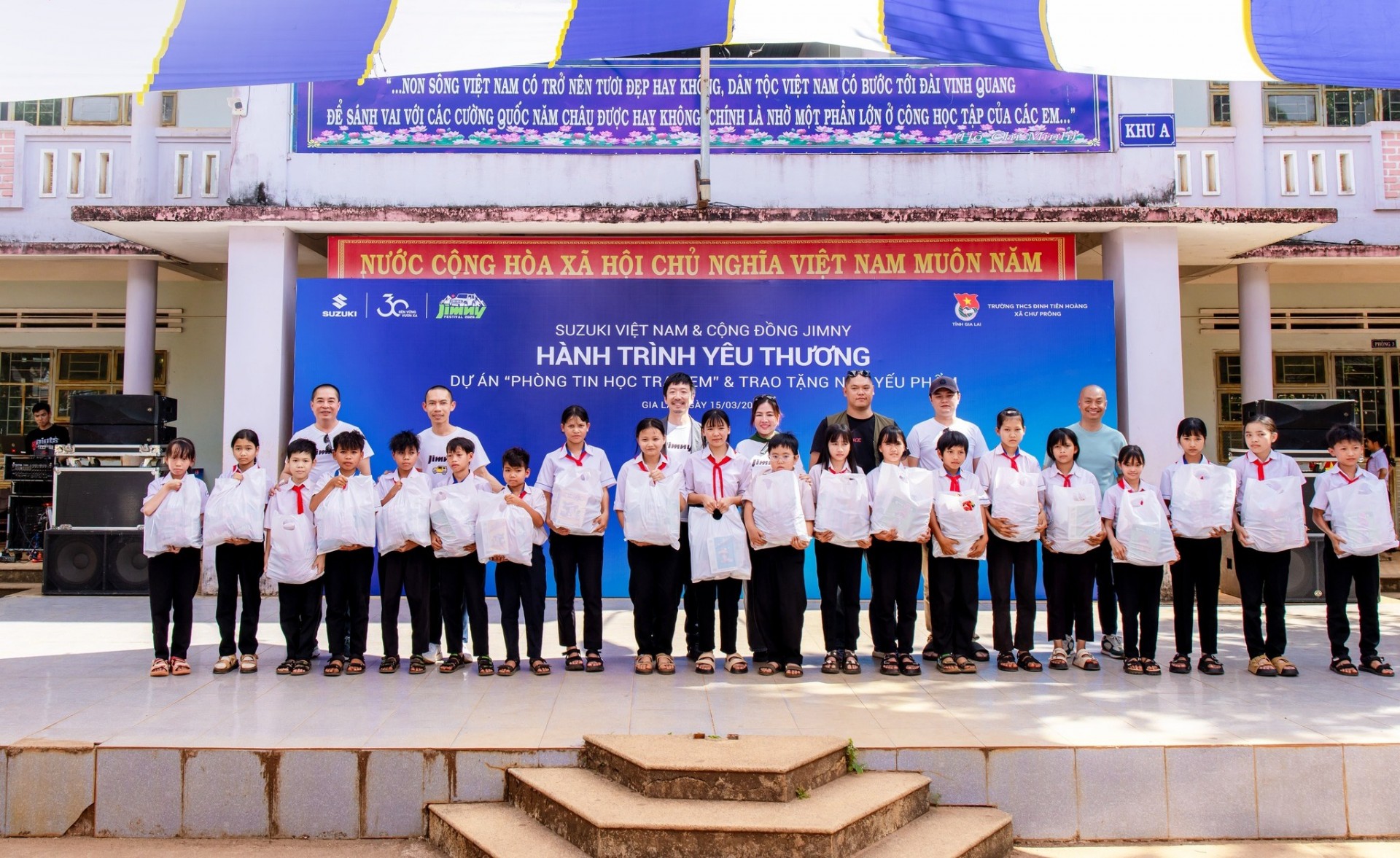 Theo dấu bánh xe Jimny: Hành trình 3 ngày chạm vào Tây Nguyên và giới hạn bản thân Theo dấu bánh xe Jimny: Hành trình 3 ngày chạm vào Tây Nguyên và giới hạn bản thân