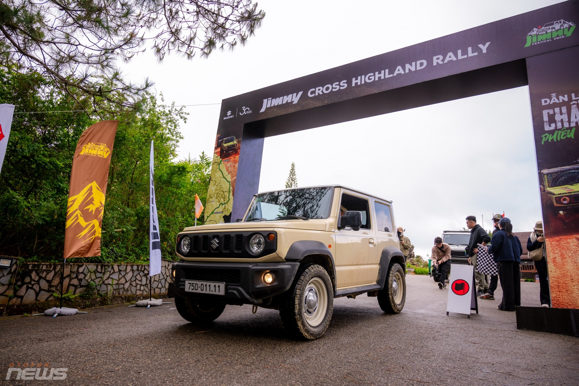 Theo dấu bánh xe Jimny: Hành trình 3 ngày chạm vào Tây Nguyên và giới hạn bản thân Theo dấu bánh xe Jimny: Hành trình 3 ngày chạm vào Tây Nguyên và giới hạn bản thân