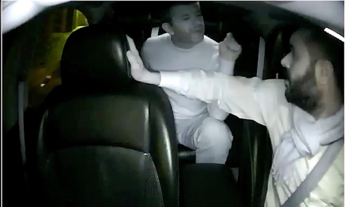 Khi cãi vã trở thành làn sóng tẩy chay: Từ tài xế Uber năm 2017 đến tài xế Grab bị khoá tài khoản ở Việt Nam Hình ảnh vụ việc cựu CEO Uber Travis Kalanick và tài xế Fawzi Kamel năm 2017