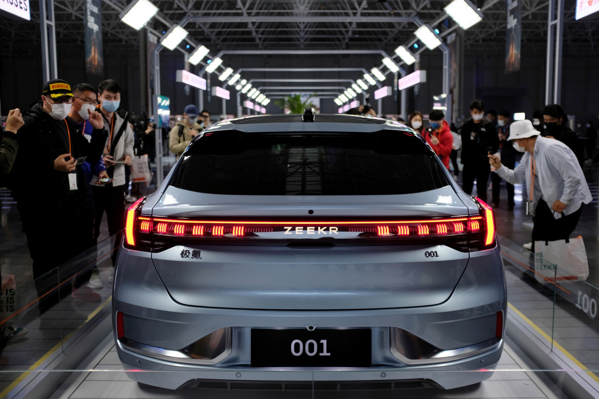 Geely đặt mục tiêu vượt BYD để trở thành thương hiệu xe bán chạy nhất Trung Quốc 2026 Zeekr là thương hiệu xe cao cấp trực thuộc Geely Auto