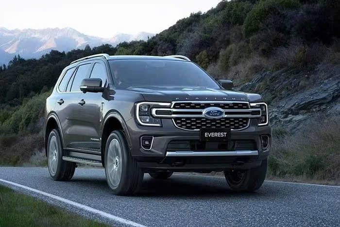 Ford Everest Platinum 2026 máy dầu 2.0L từ 1,4 tỷ đồng, sắp về Việt Nam Ford Everest Platinum 2026 máy dầu 2.0L từ 1,4 tỷ đồng, sắp về Việt Nam