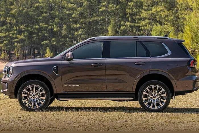 Ford Everest Platinum 2026 máy dầu 2.0L từ 1,4 tỷ đồng, sắp về Việt Nam Ford Everest Platinum 2026 máy dầu 2.0L từ 1,4 tỷ đồng, sắp về Việt Nam