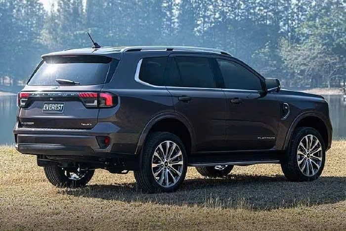 Ford Everest Platinum 2026 máy dầu 2.0L từ 1,4 tỷ đồng, sắp về Việt Nam Ford Everest Platinum 2026 máy dầu 2.0L từ 1,4 tỷ đồng, sắp về Việt Nam