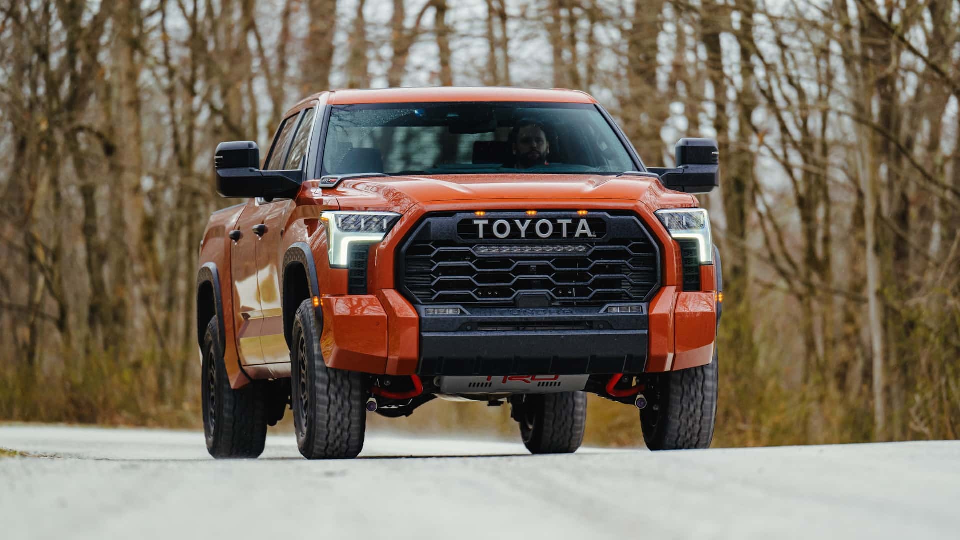 Toyota Tundra hiện chưa có phiên bản cạnh tranh tương xứng Ford F-150 Raptor