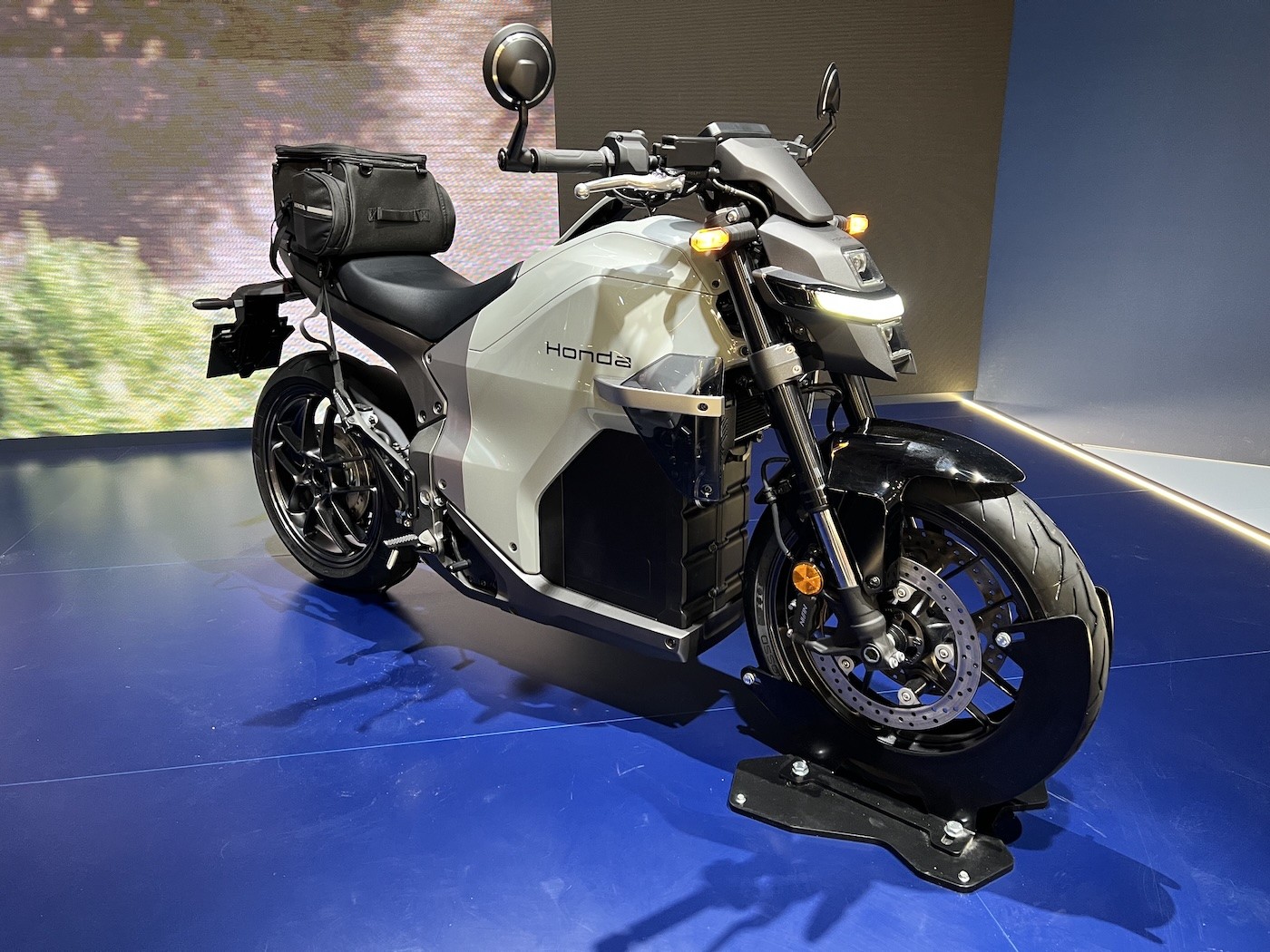 Toyota, Yamaha và Suzuki đang chạy đua sản xuất xe máy điện ra sao?