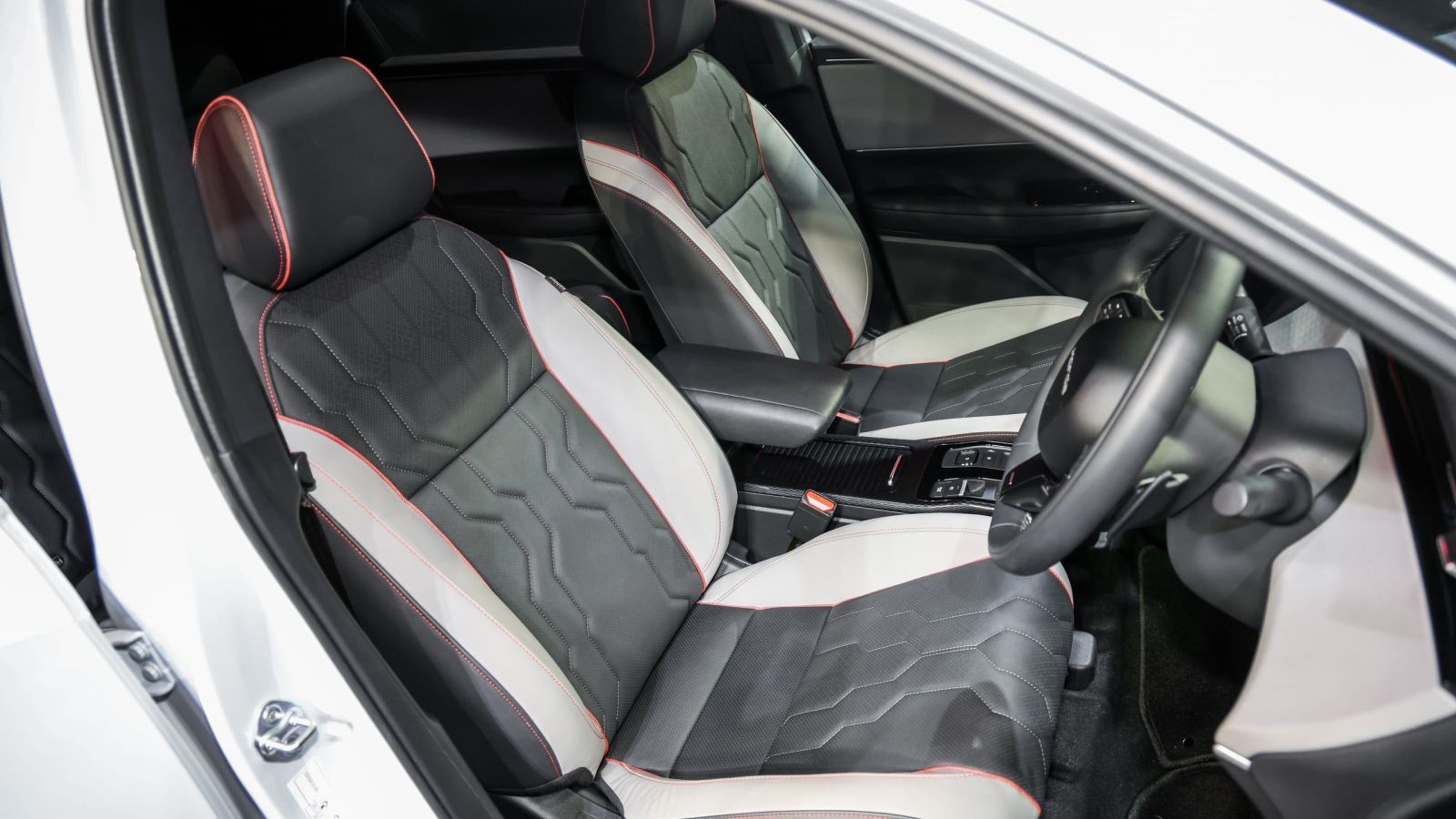 Honda e:N2 ra mắt tại Bangkok, SUV điện cỡ C giá từ Honda e:N2 ra mắt tại Bangkok, SUV điện cỡ C giá từ