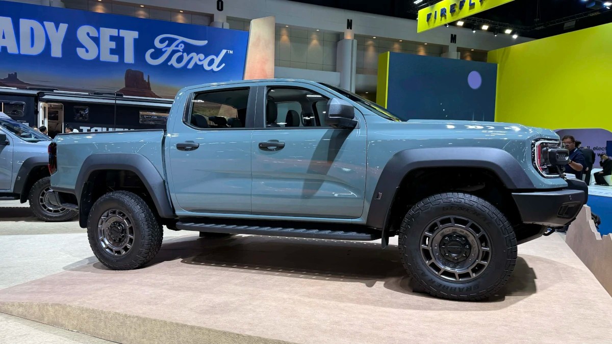 Ford Ranger Super Duty 2026 ra mắt tại Triển lãm Ô tô Bangkok với nhiều nâng cấp Phía bên của Ford Ranger Super Duty 2026
