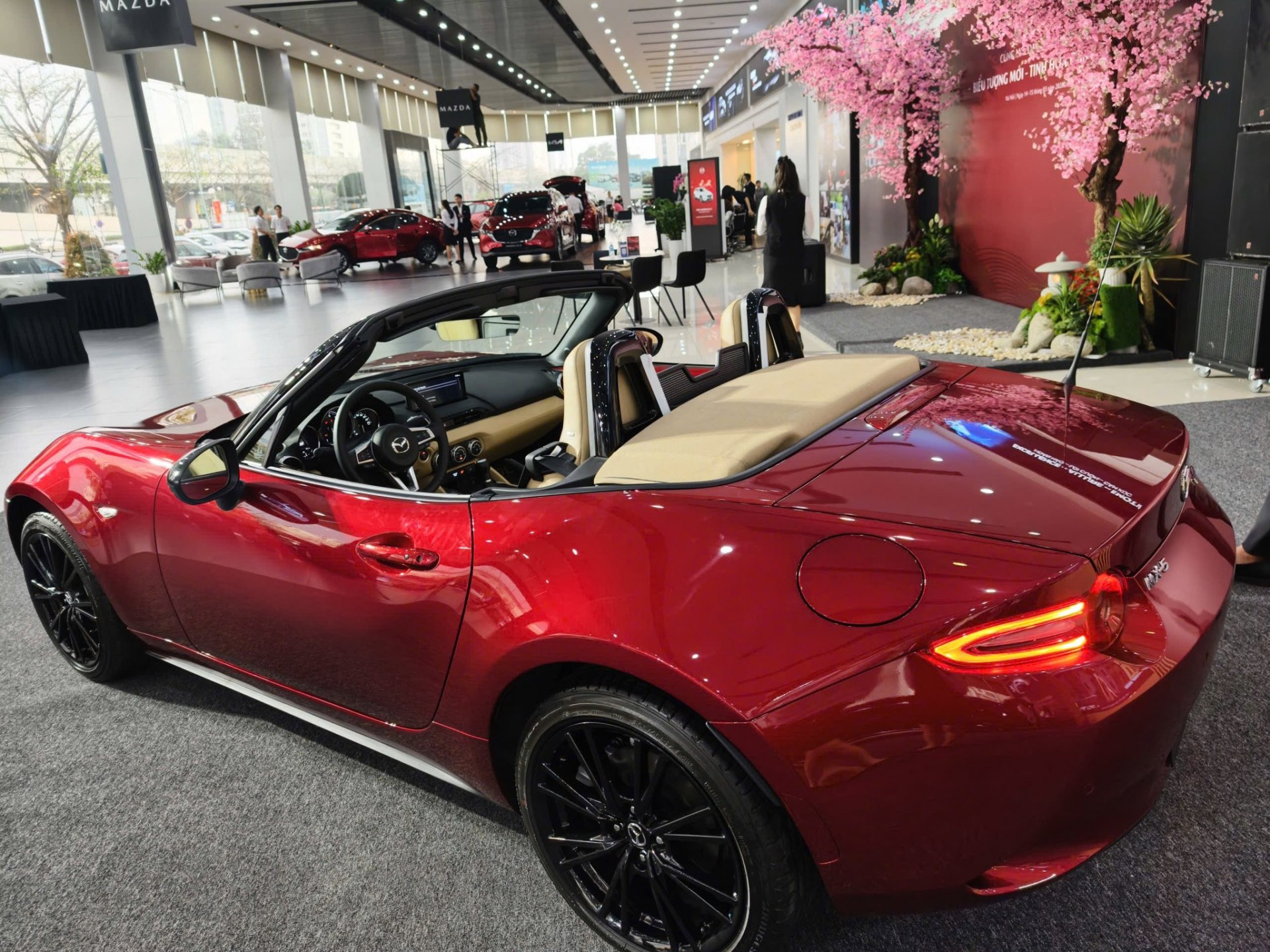 Mazda MX 5 Miata nhận cọc tại Việt Nam, giá dự kiến trên 1 tỷ đồng