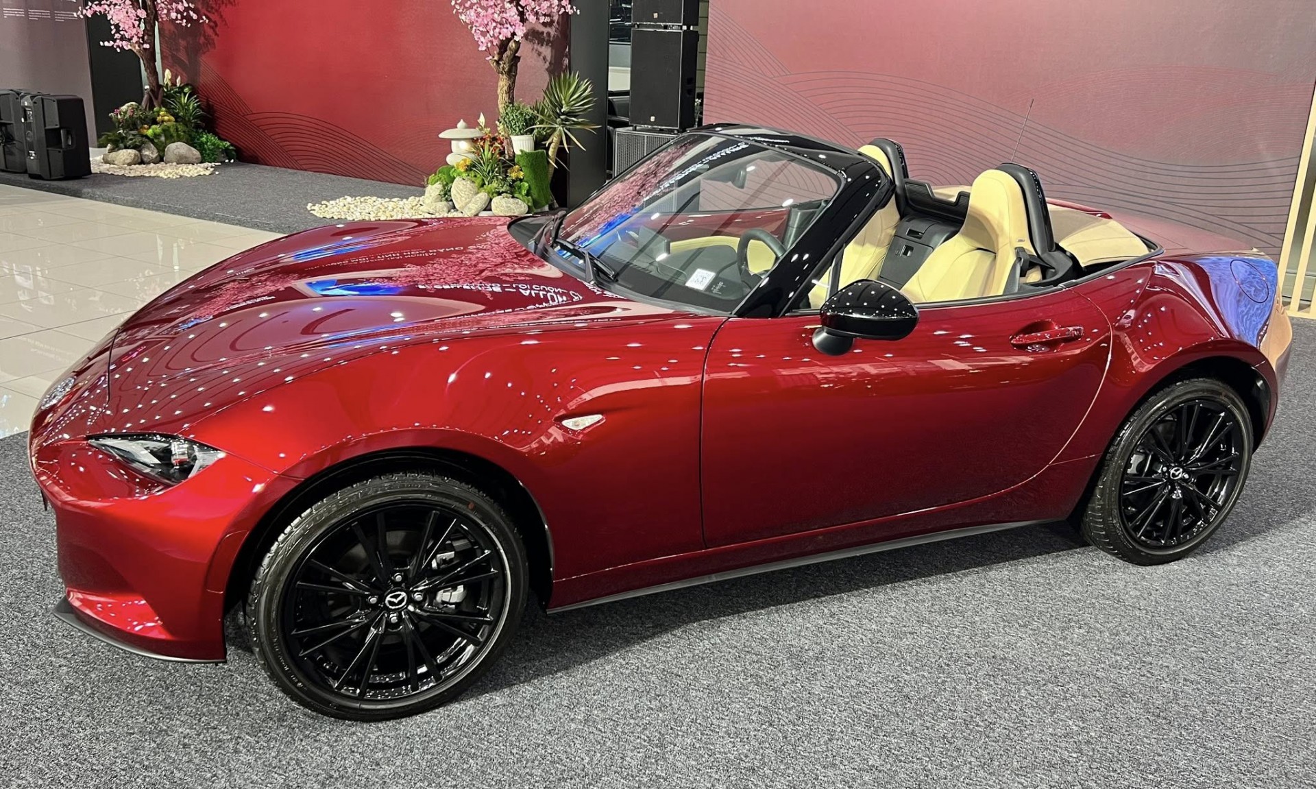Mazda MX 5 Miata nhận cọc tại Việt Nam, giá dự kiến trên 1 tỷ đồng
