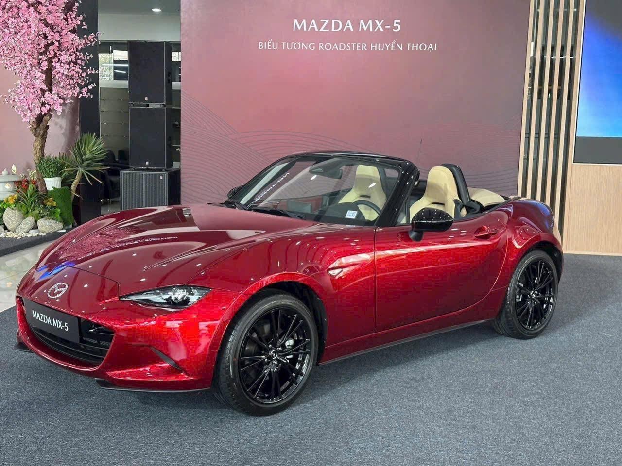 Mazda MX 5 Miata nhận cọc tại Việt Nam, giá dự kiến trên 1 tỷ đồng