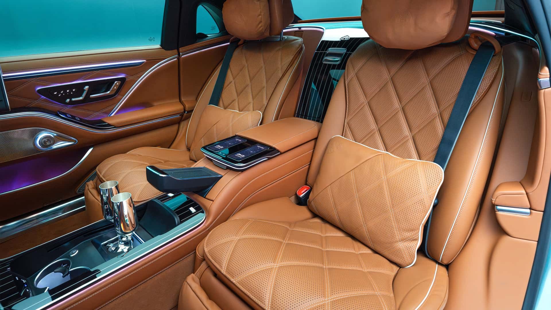 Mercedes-Maybach S-Class 2027 ra mắt với hàng loạt nâng cấp ngoại và nội thất bóng bẩy Hàng ghế sau của Mercedes-Maybach S-Class 2027