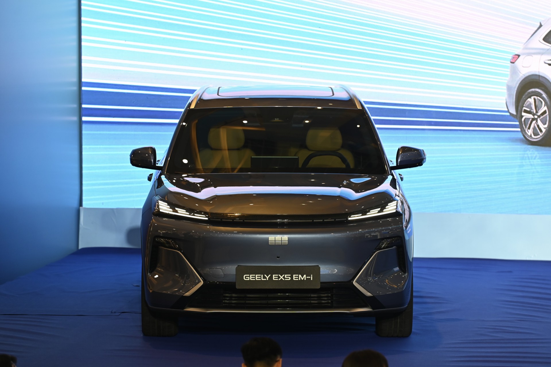 Bộ đôi năng lượng mới Geely EX5-EM-i và Geely EX2 trình làng Bộ đôi năng lượng mới Geely EX5-EM-i và Geely EX2 trình làng